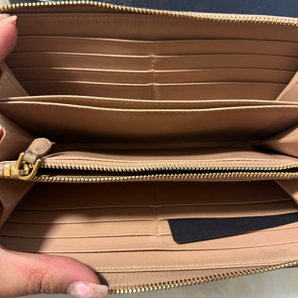 COPY - Prada - Picture 6 of 8